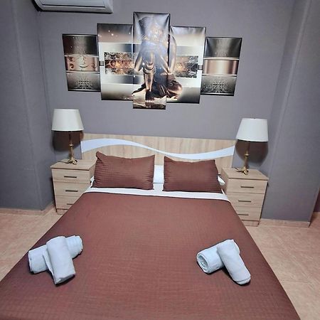 Hostal Dona Maria Valdemoro Exteriér fotografie