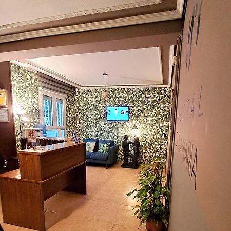 Hostal Dona Maria Valdemoro Exteriér fotografie