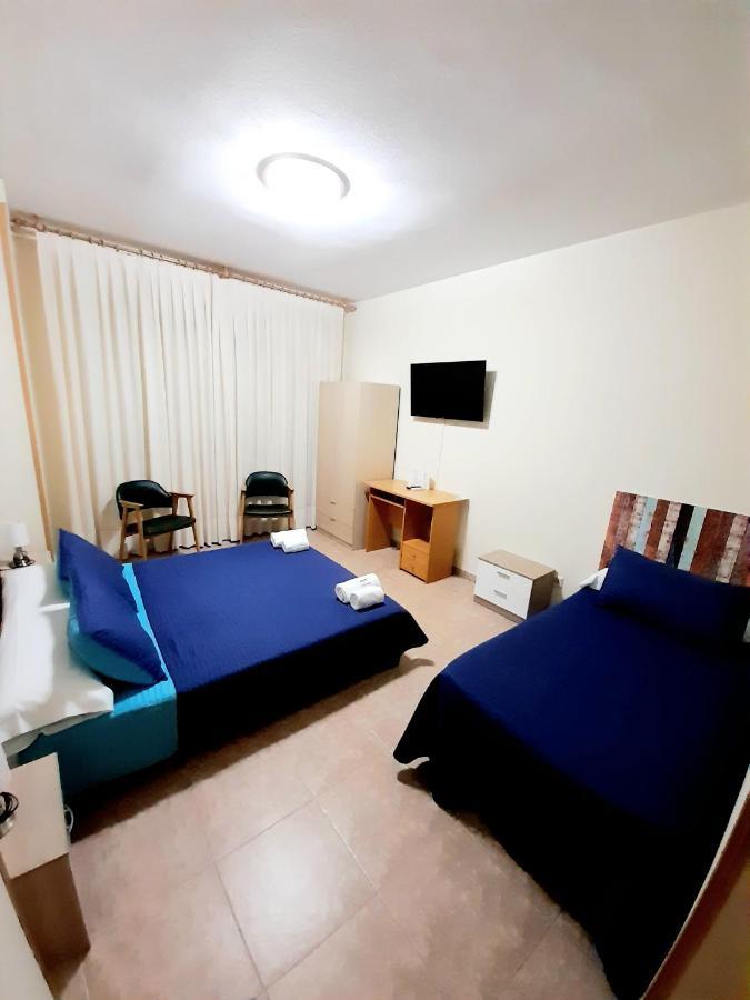 Hostal Dona Maria Valdemoro Exteriér fotografie