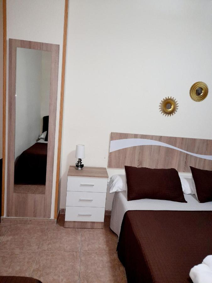 Hostal Dona Maria Valdemoro Exteriér fotografie