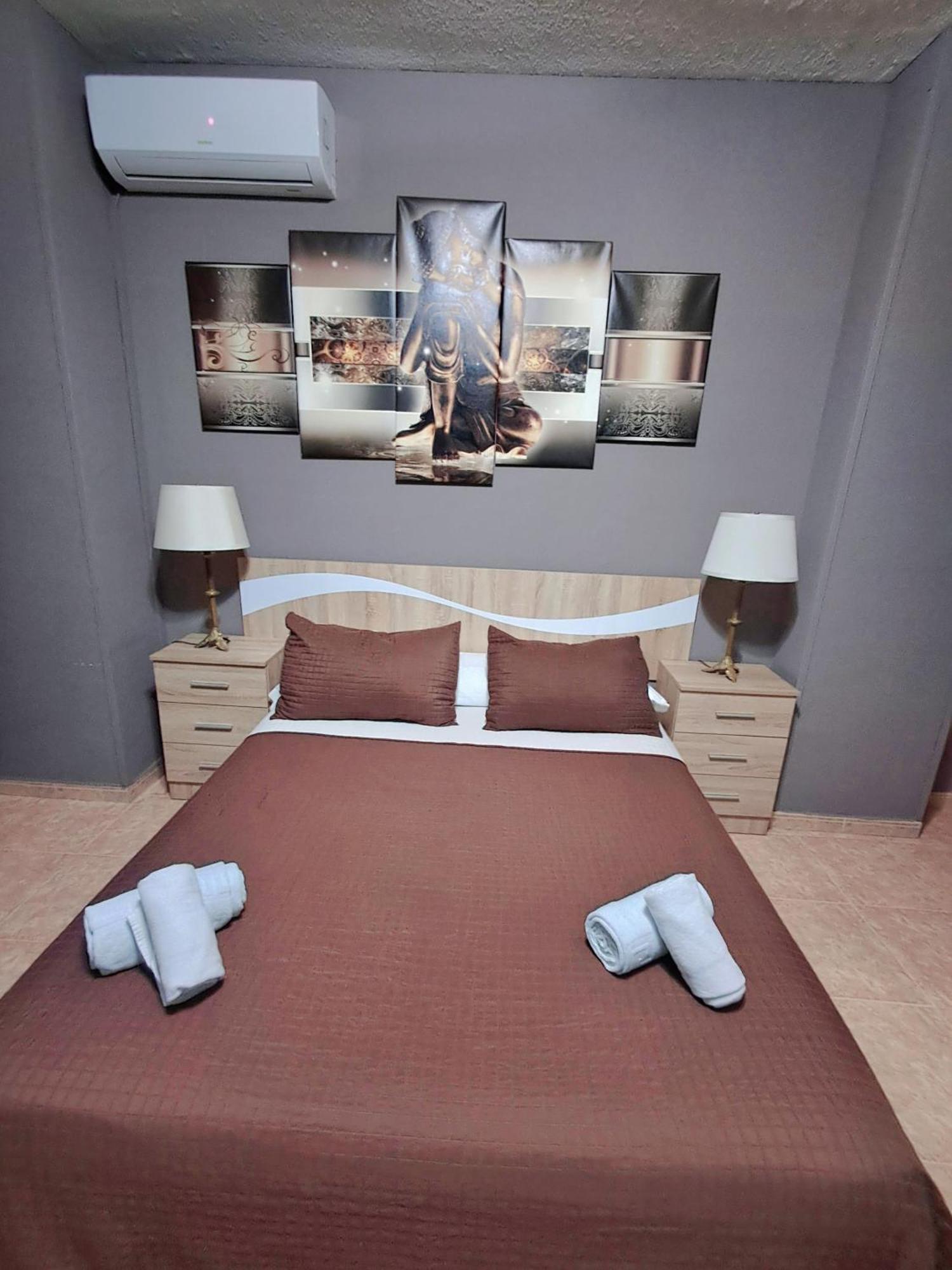 Hostal Dona Maria Valdemoro Exteriér fotografie