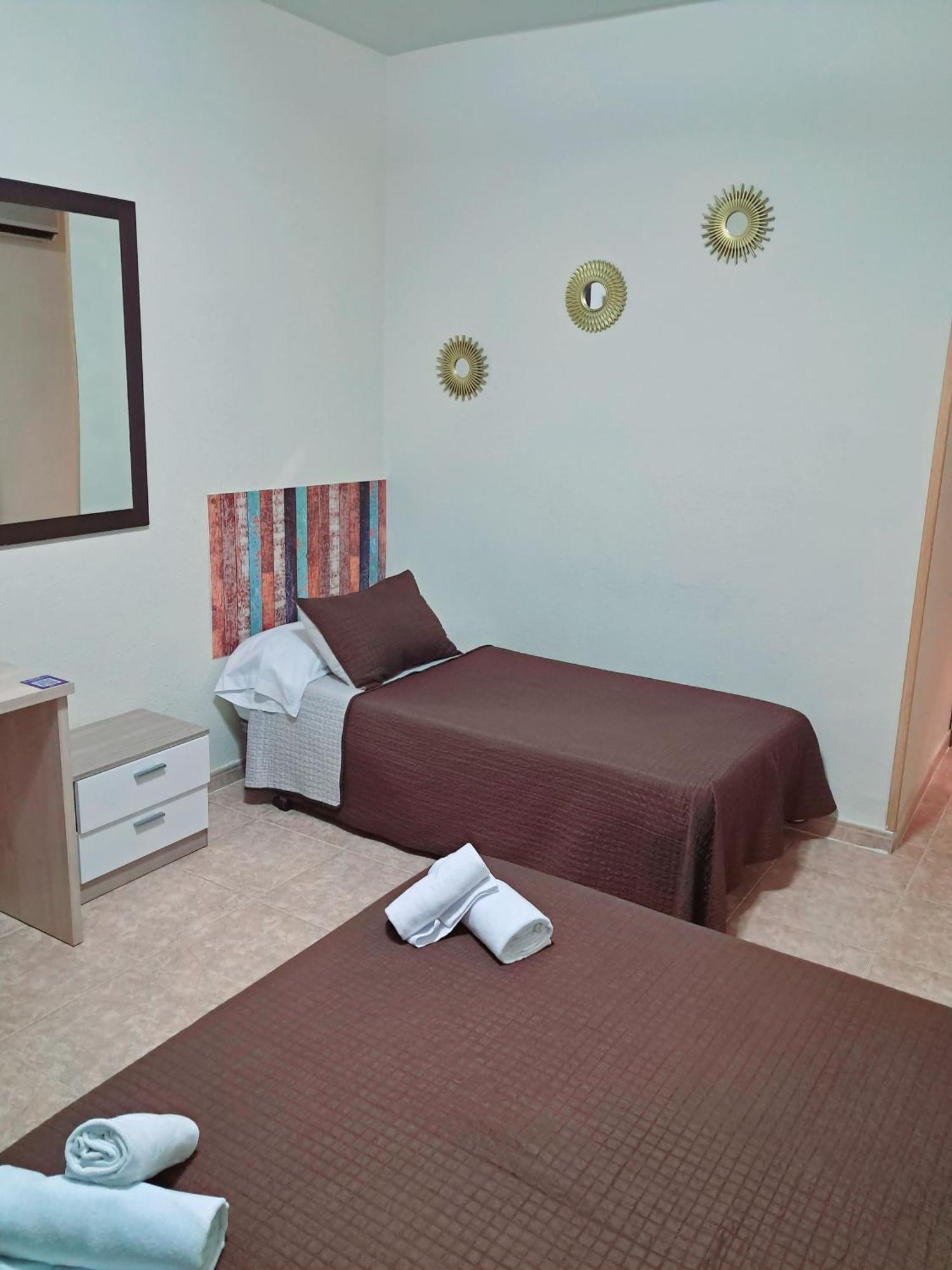 Hostal Dona Maria Valdemoro Exteriér fotografie