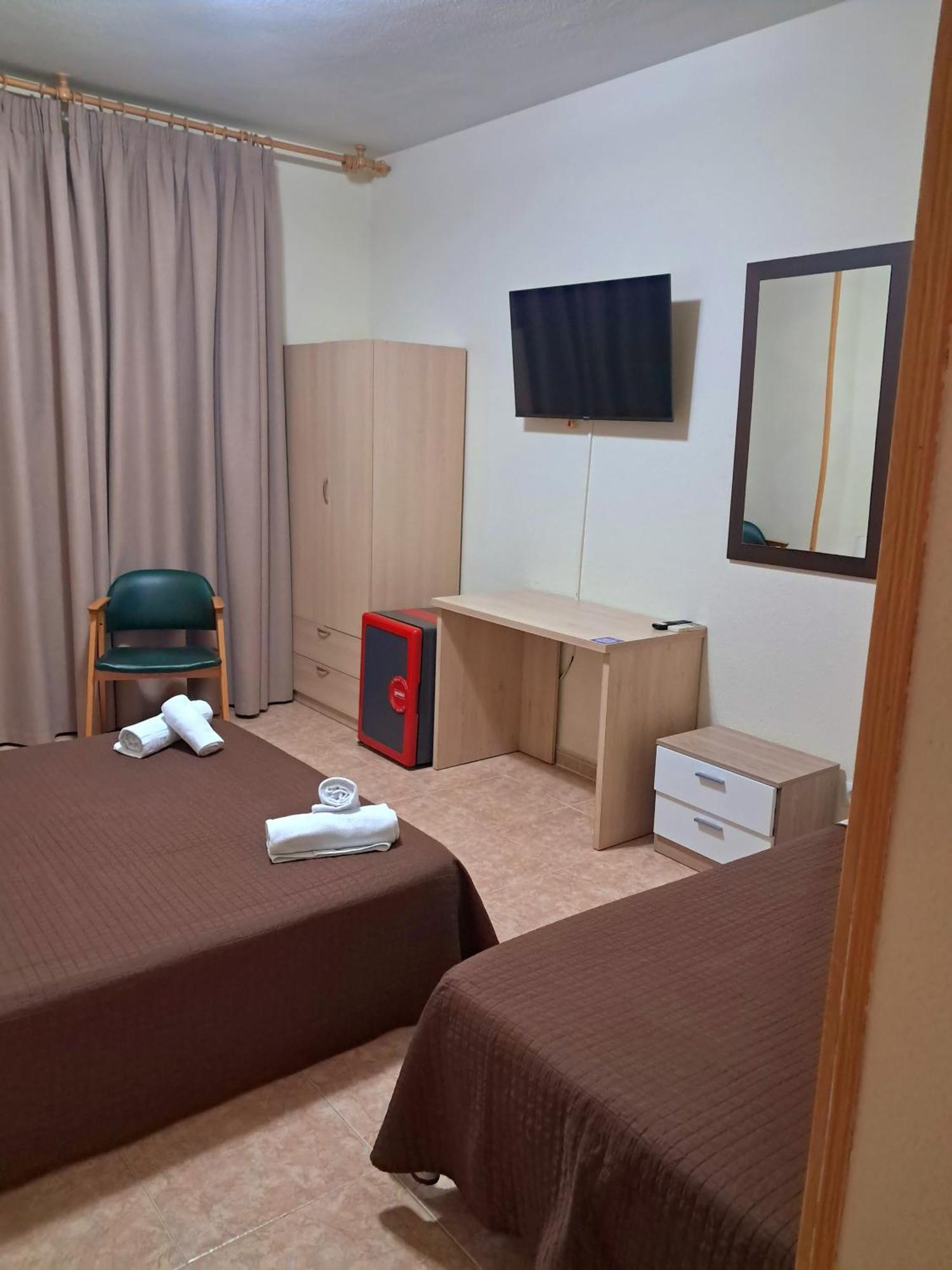 Hostal Dona Maria Valdemoro Exteriér fotografie