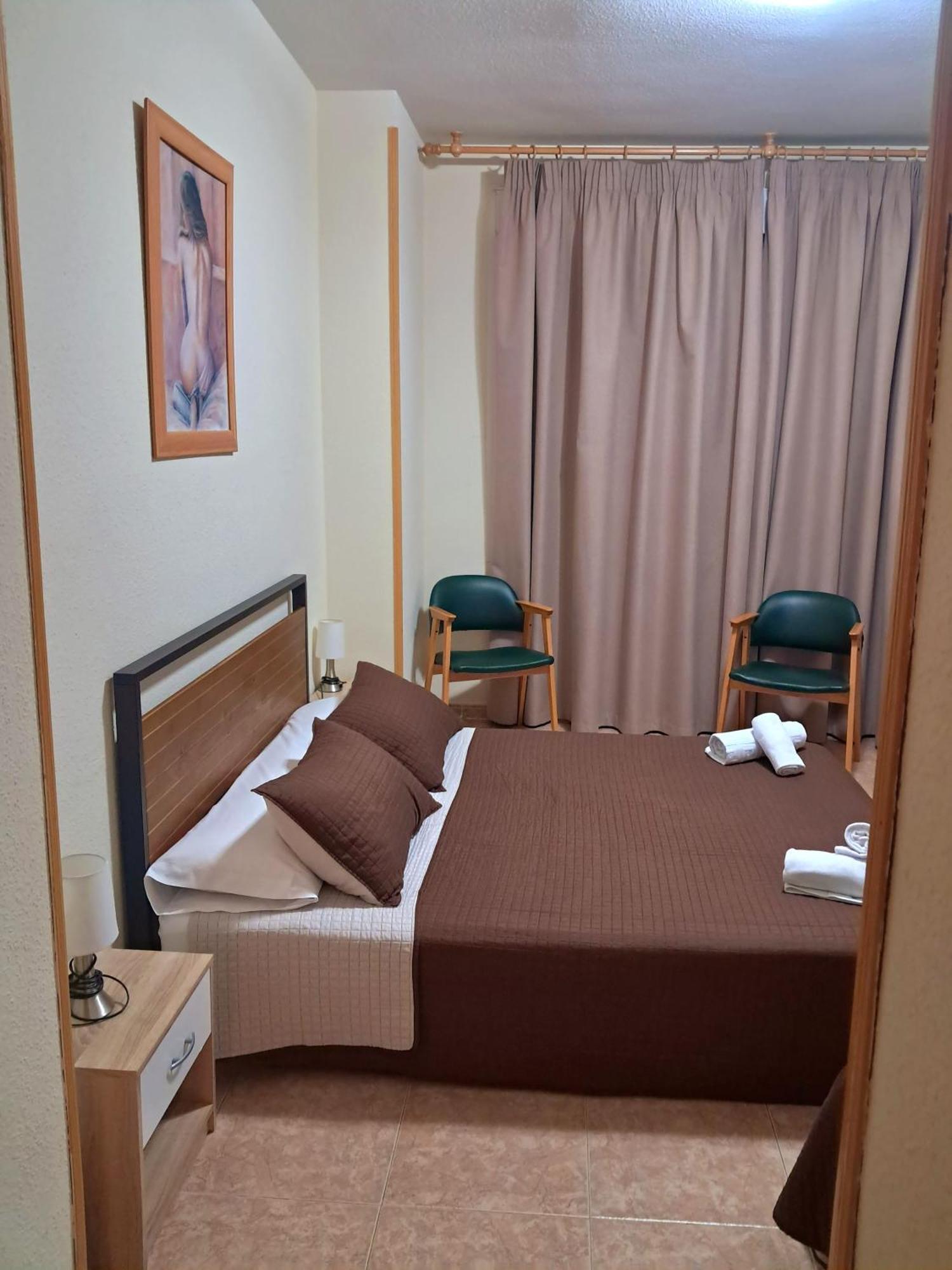Hostal Dona Maria Valdemoro Exteriér fotografie