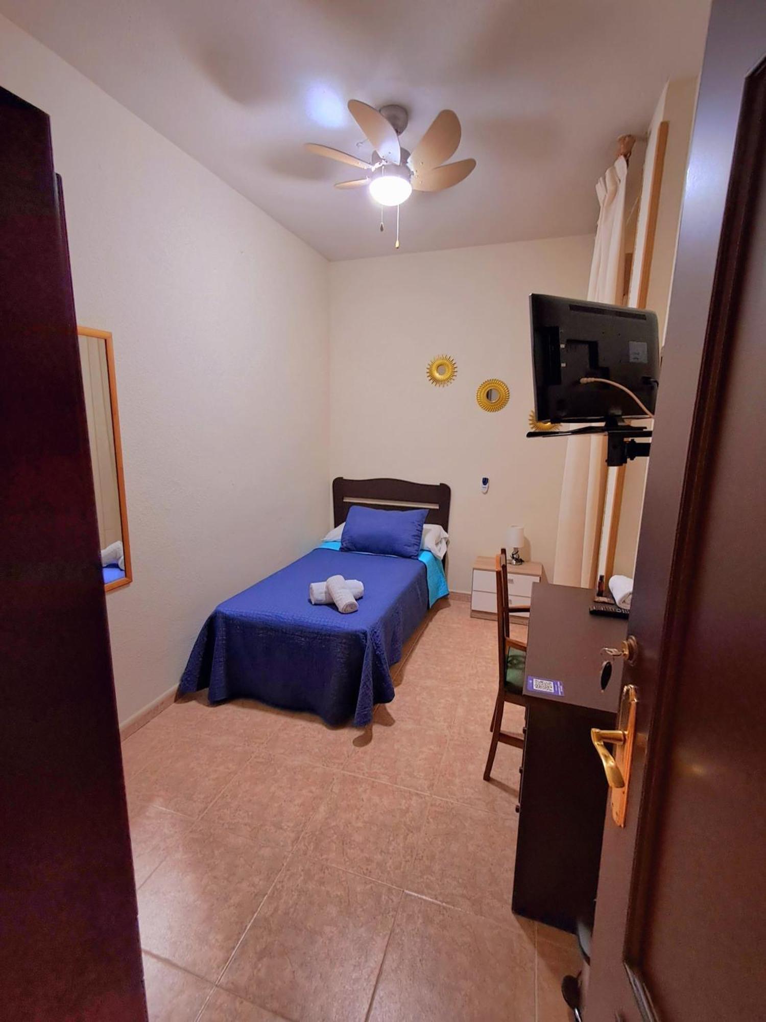 Hostal Dona Maria Valdemoro Exteriér fotografie