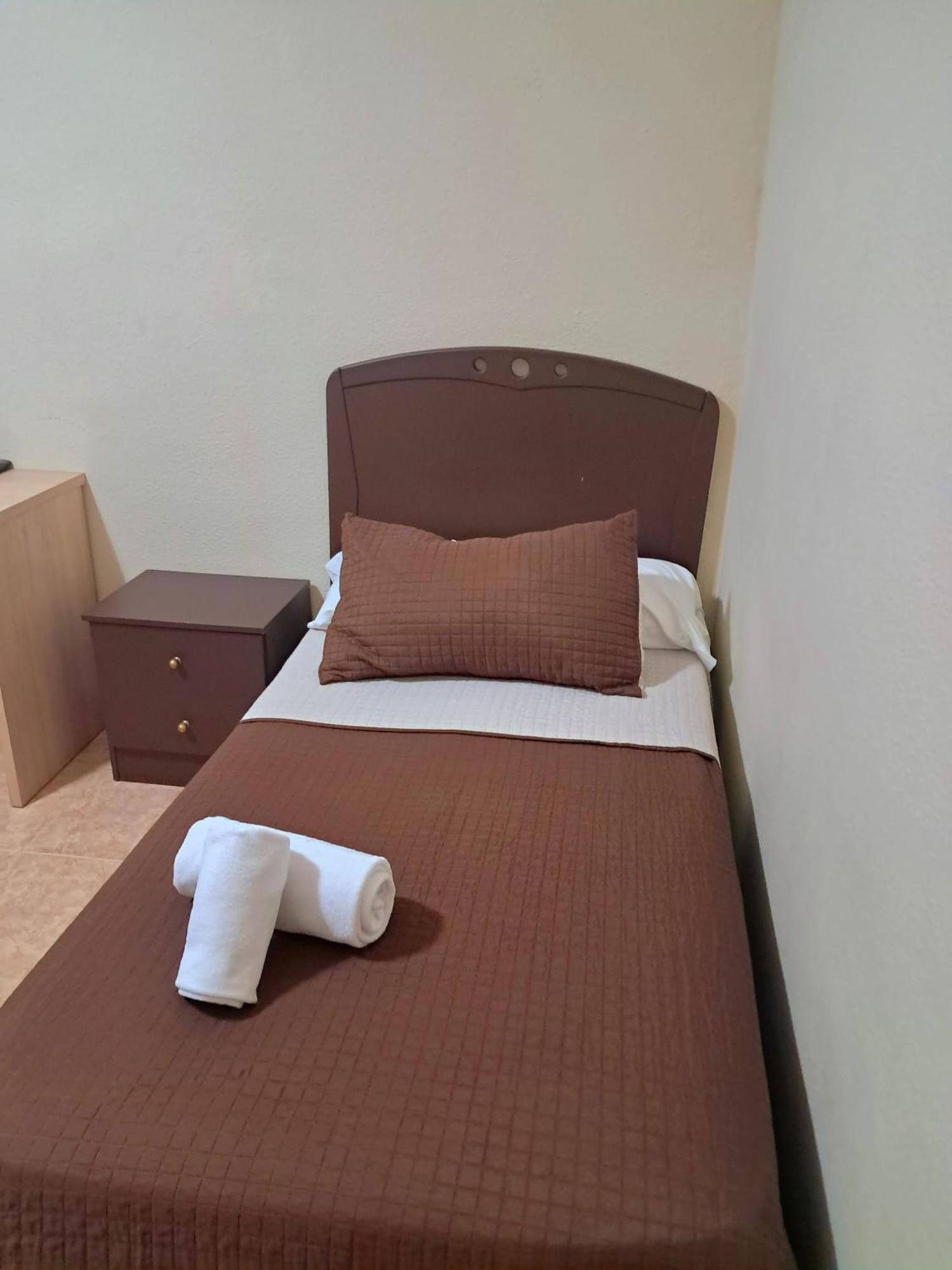 Hostal Dona Maria Valdemoro Exteriér fotografie