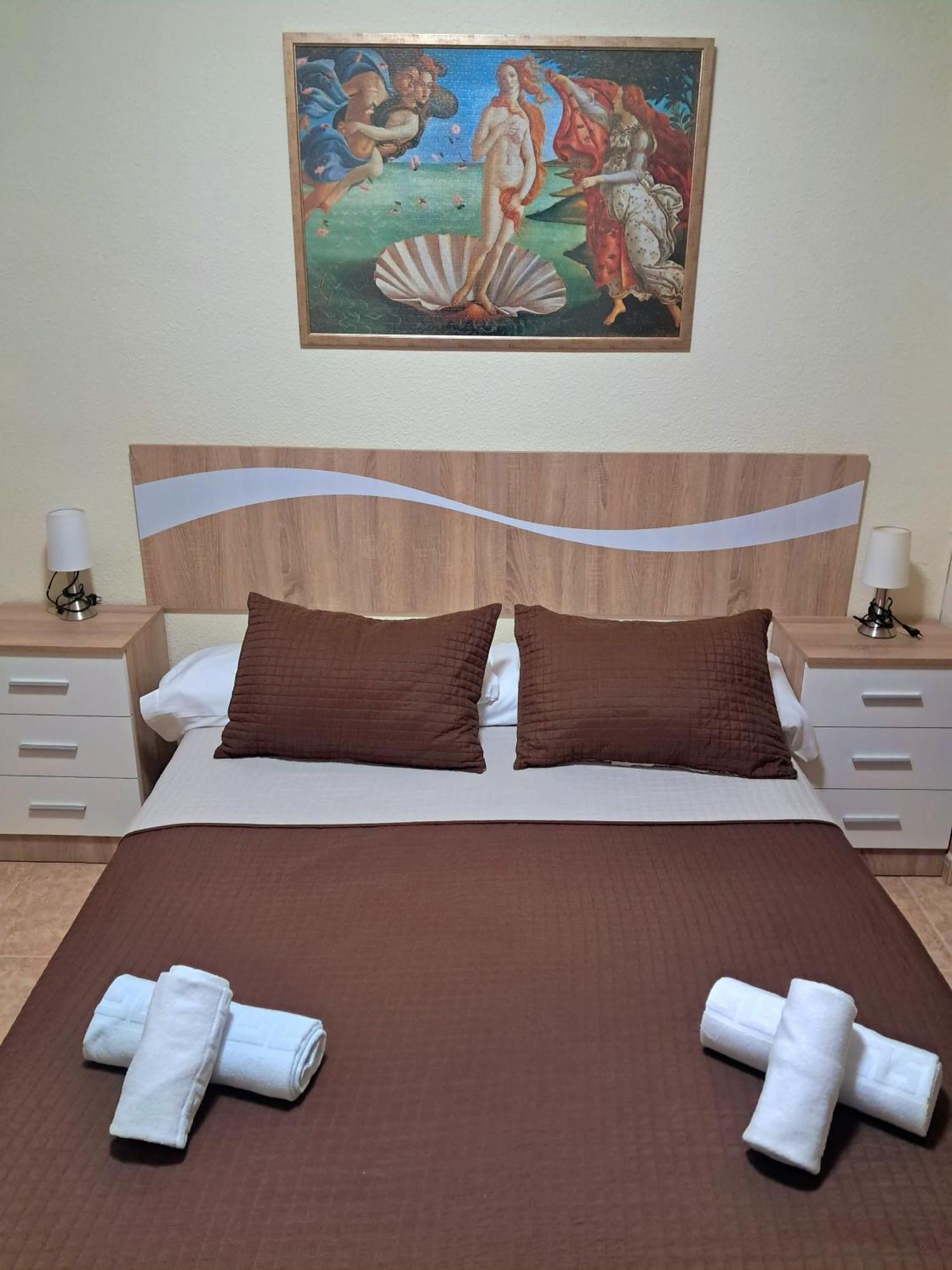 Hostal Dona Maria Valdemoro Exteriér fotografie