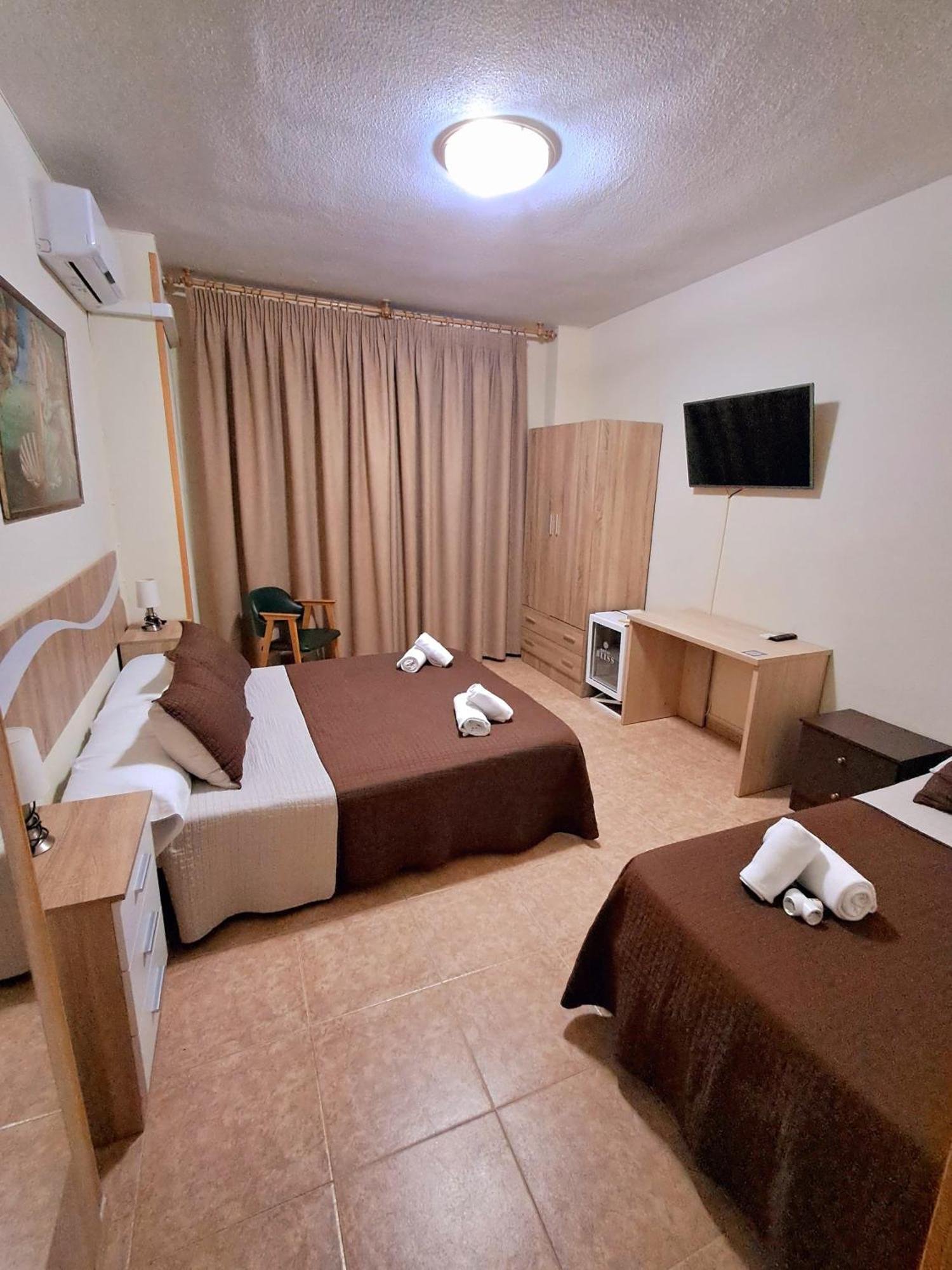 Hostal Dona Maria Valdemoro Exteriér fotografie